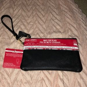 Charging wallet/clutch